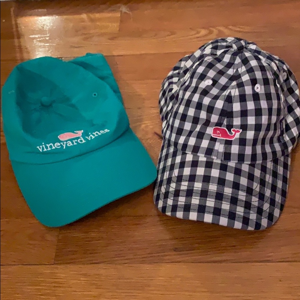 2 vineyard vines hats